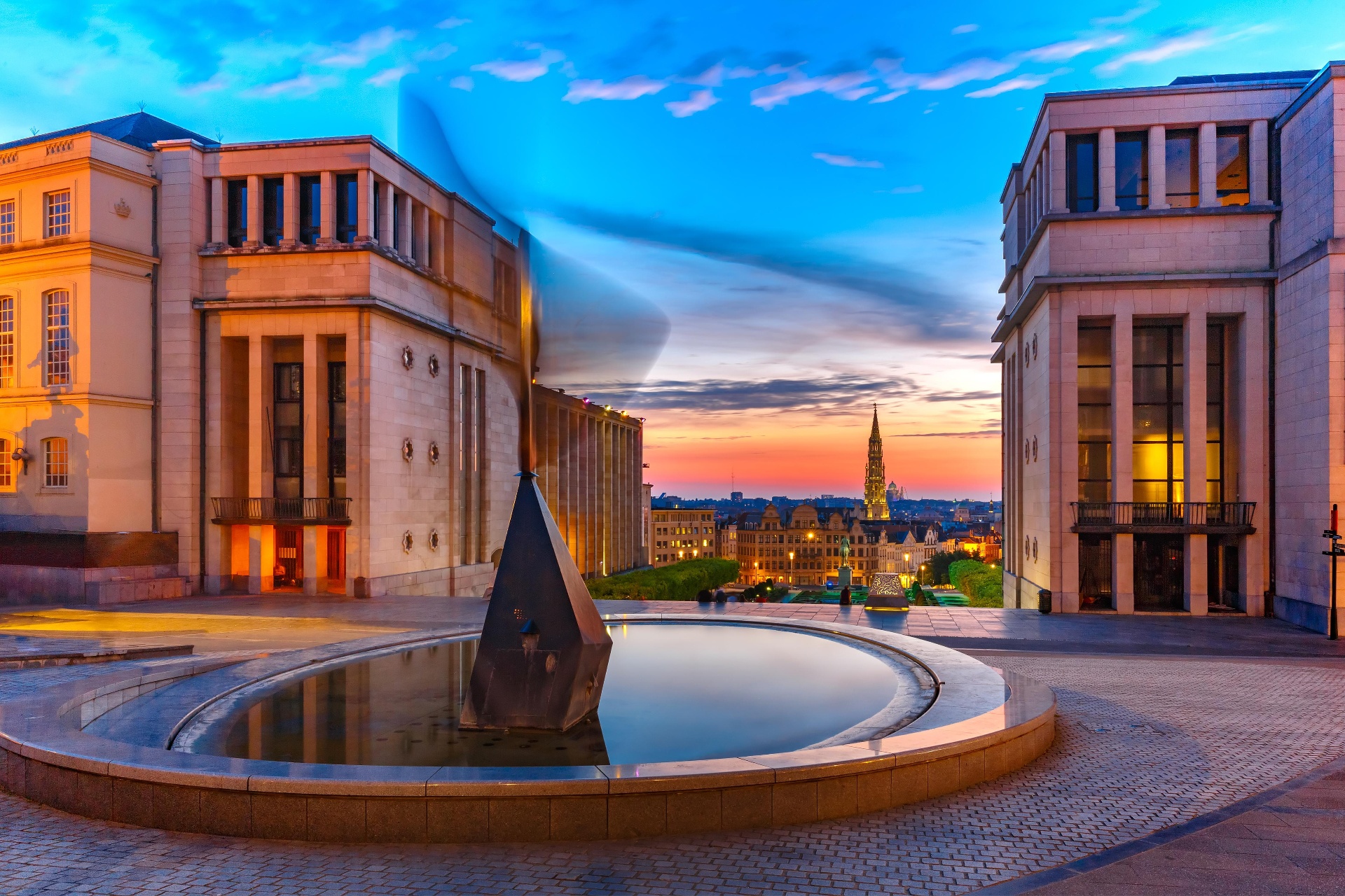 Place de l'Albertine à Bruxelles au coucher du soleil.