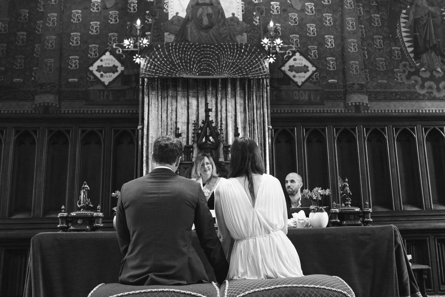 Floriane Bonnier officie un mariage dans la salle gothique de l'Hôtel de Ville de Bruxelles