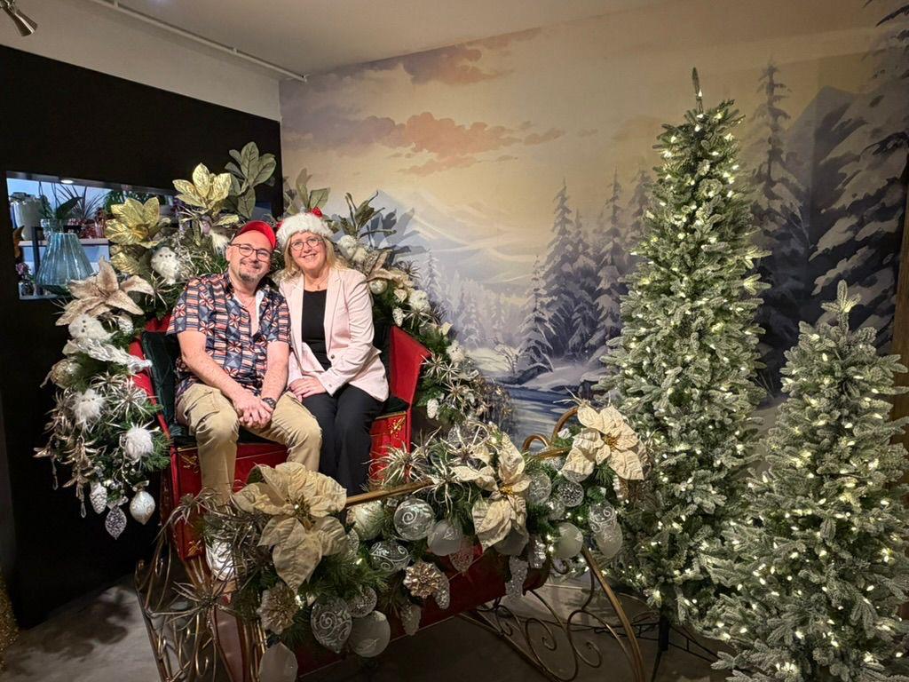 DO-Wolf — House of Flowers & Christmas Magic — photo