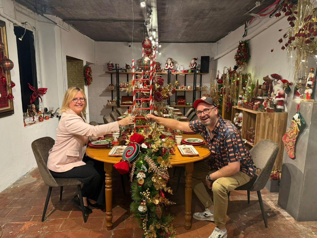 DO-Wolf — House of Flowers & Christmas Magic — photo
